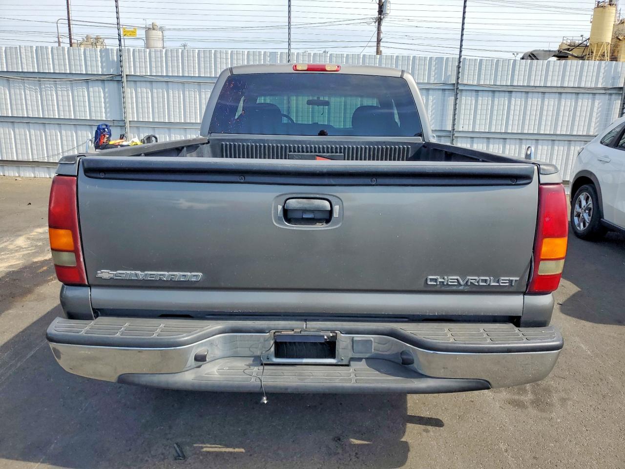2002 Chevrolet Silverado C1500 Gray vin: 2GCEC19V621330427