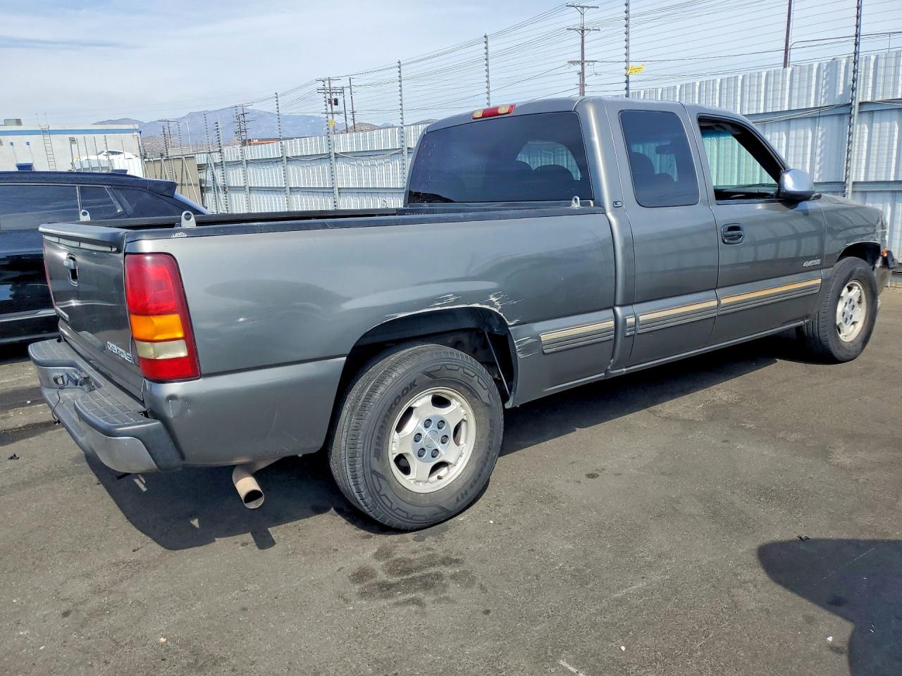 2002 Chevrolet Silverado C1500 Gray vin: 2GCEC19V621330427