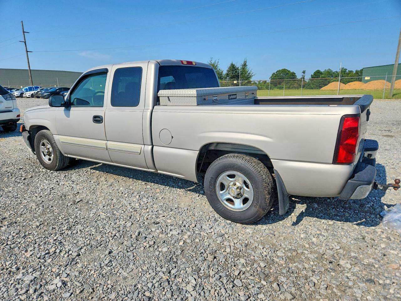 2004 Chevrolet Silverado C1500 Серебряный vin: 2GCEC19V641386516