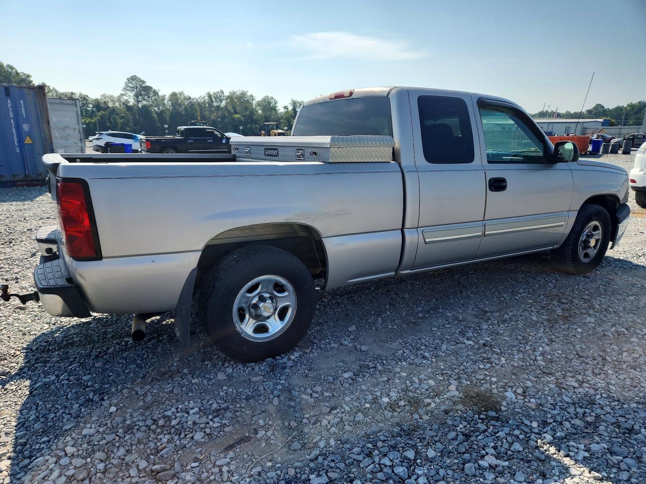 2004 Chevrolet Silverado C1500 Серебряный vin: 2GCEC19V641386516