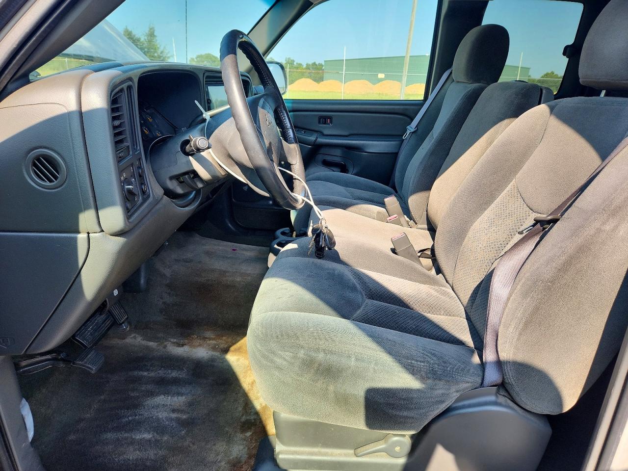 2004 Chevrolet Silverado C1500 Серебряный vin: 2GCEC19V641386516