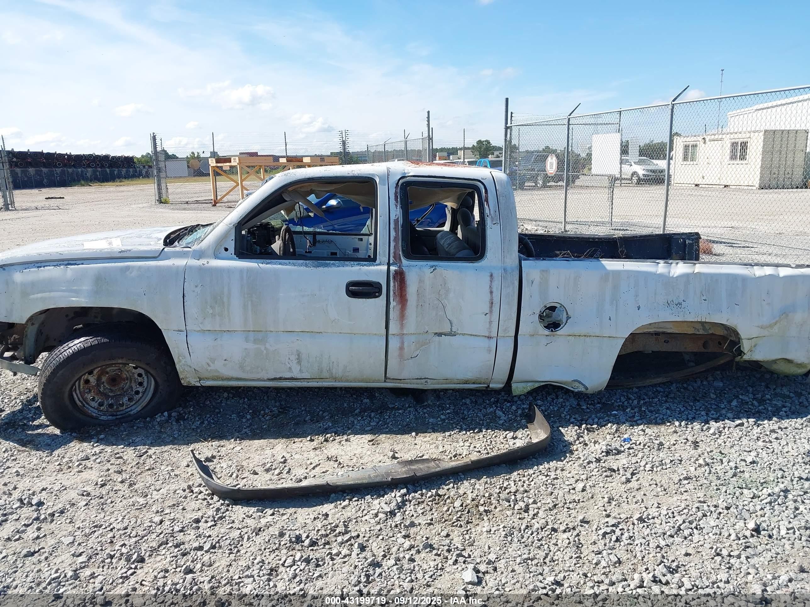 2004 Chevrolet Silverado 1500 Ls White vin: 2GCEC19V641410068