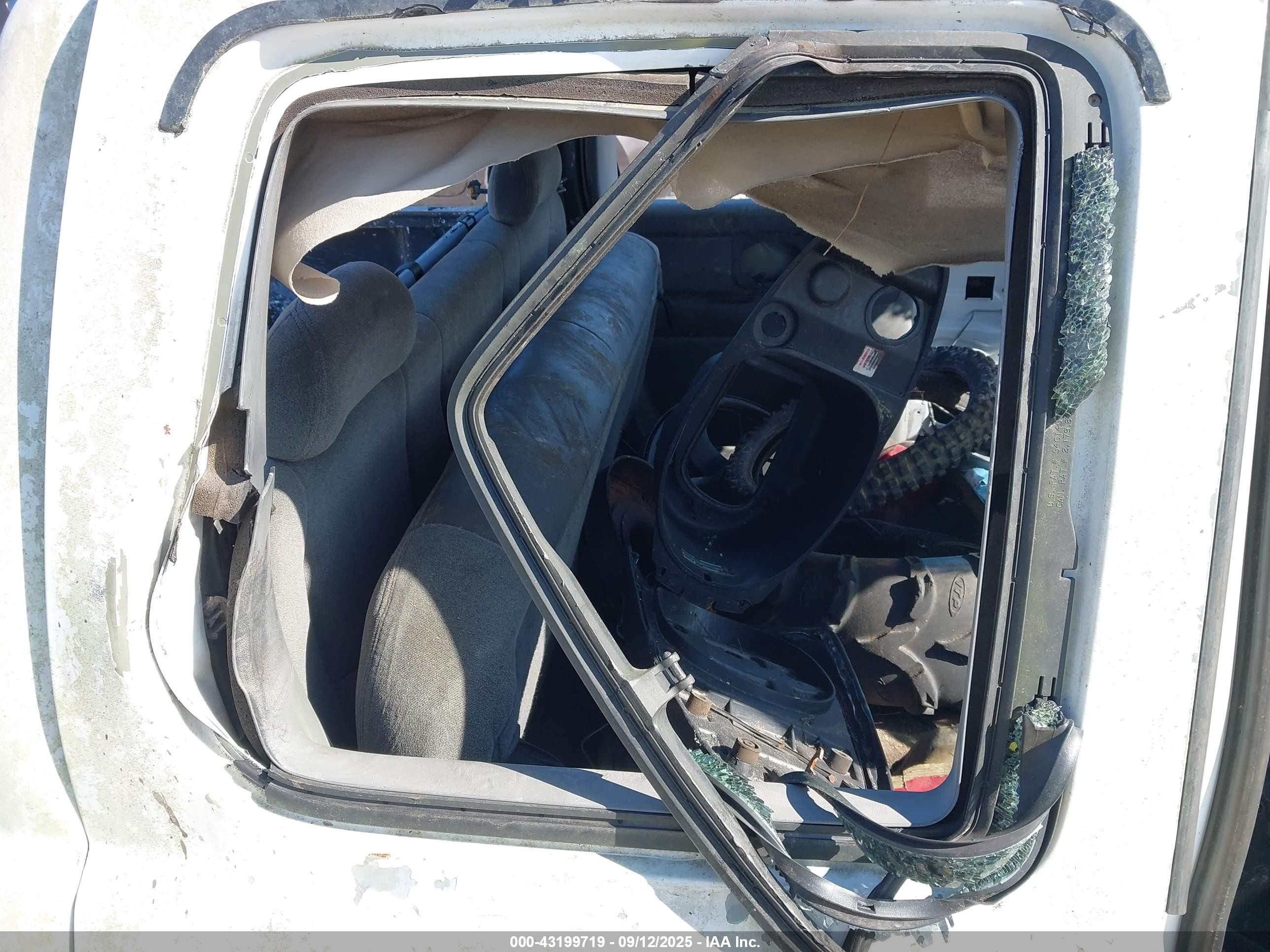 2004 Chevrolet Silverado 1500 Ls White vin: 2GCEC19V641410068