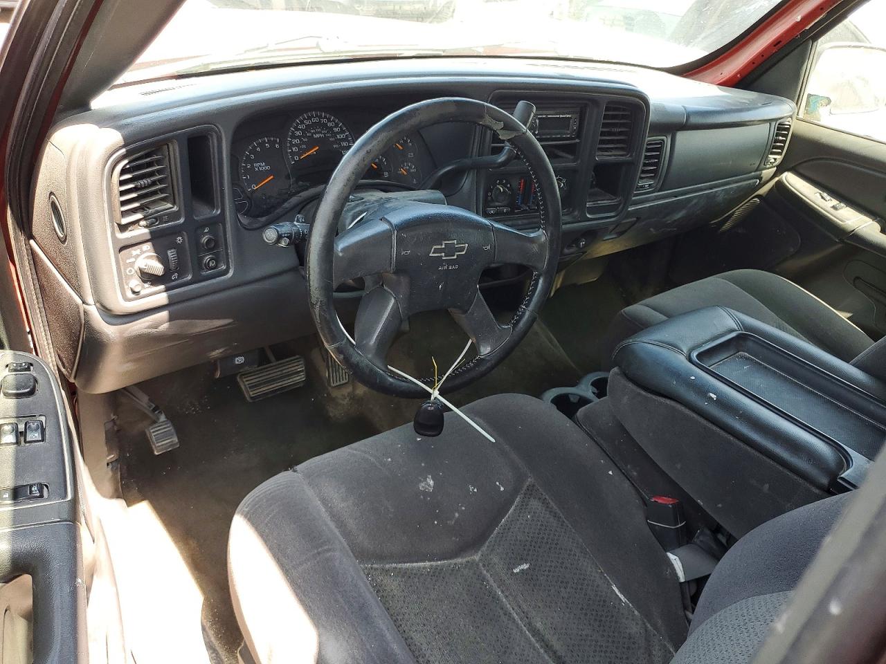 2005 Chevrolet Silverado C1500 Red vin: 2GCEC19V651274056