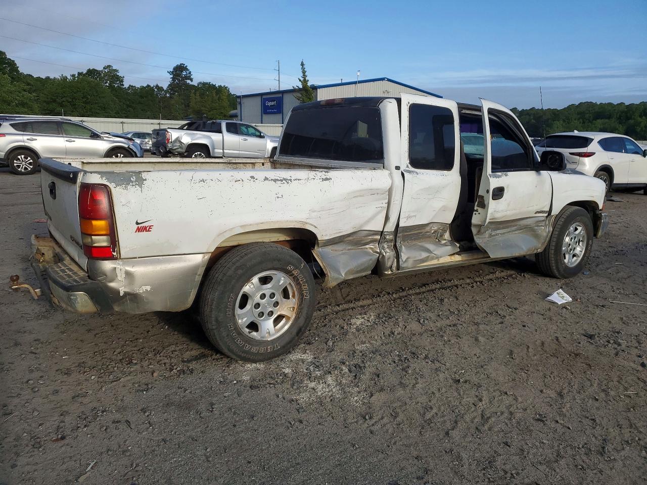 2000 Chevy Silverado White vin: 2GCEC19V6Y1109855