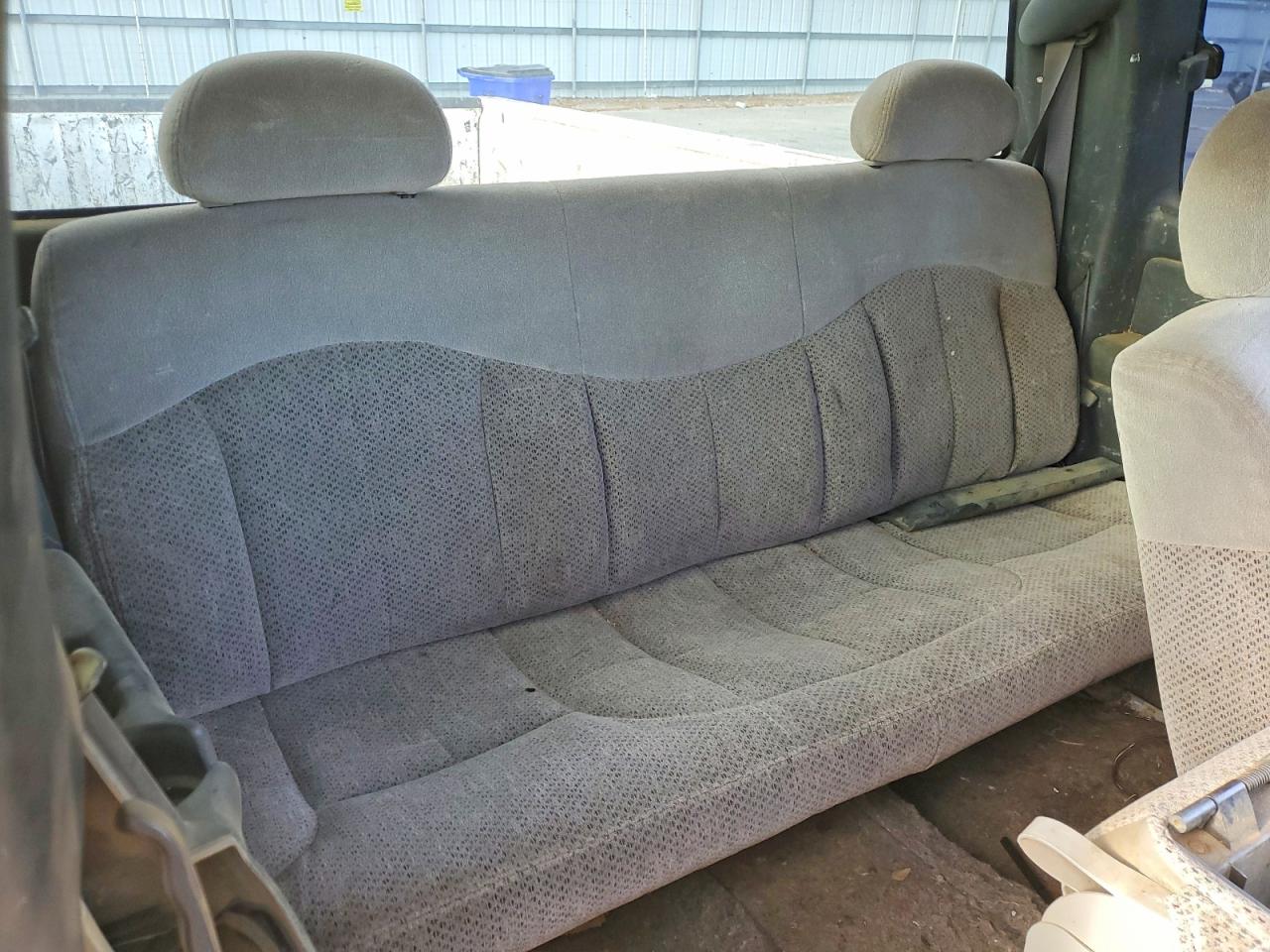 2000 Chevy Silverado White vin: 2GCEC19V6Y1109855