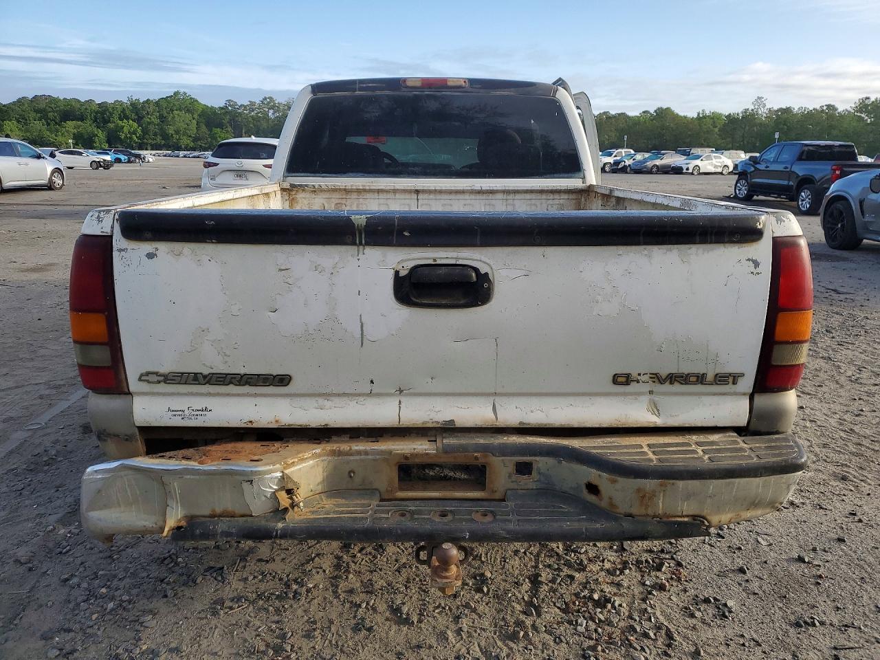 2000 Chevy Silverado White vin: 2GCEC19V6Y1109855