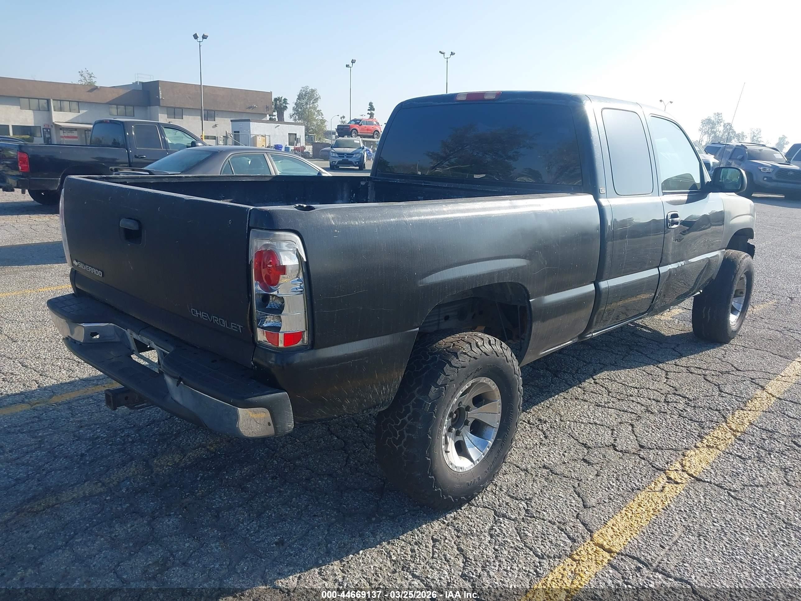 2000 Chevrolet Silverado 1500 Ls Черный vin: 2GCEC19V6Y1387347