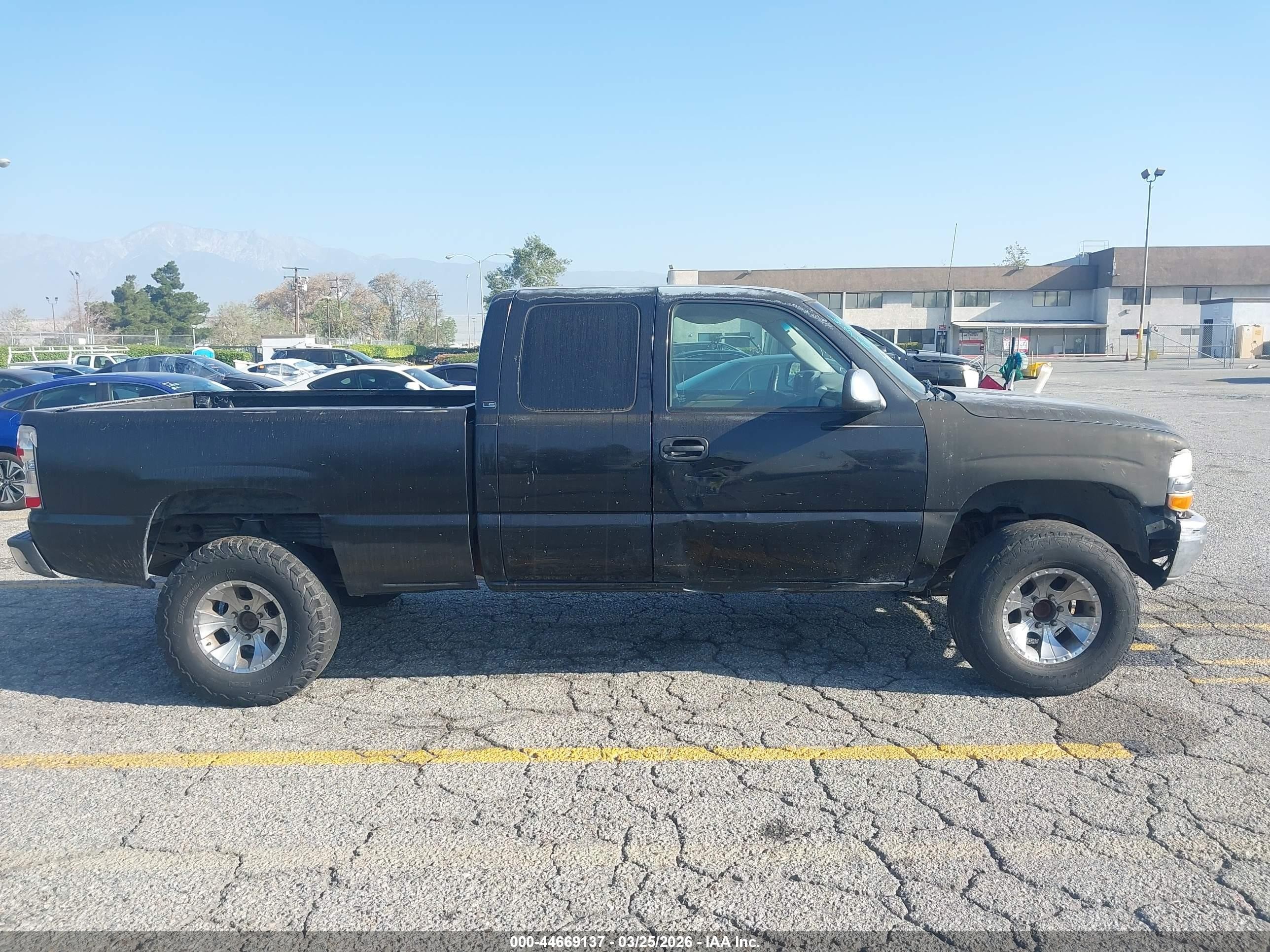 2000 Chevrolet Silverado 1500 Ls Черный vin: 2GCEC19V6Y1387347