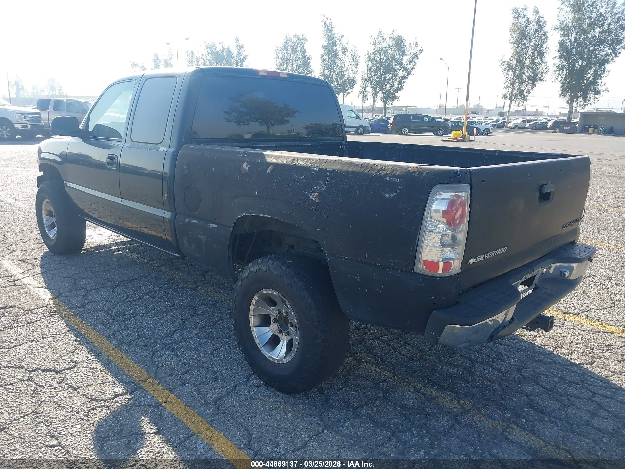 2000 Chevrolet Silverado 1500 Ls Черный vin: 2GCEC19V6Y1387347