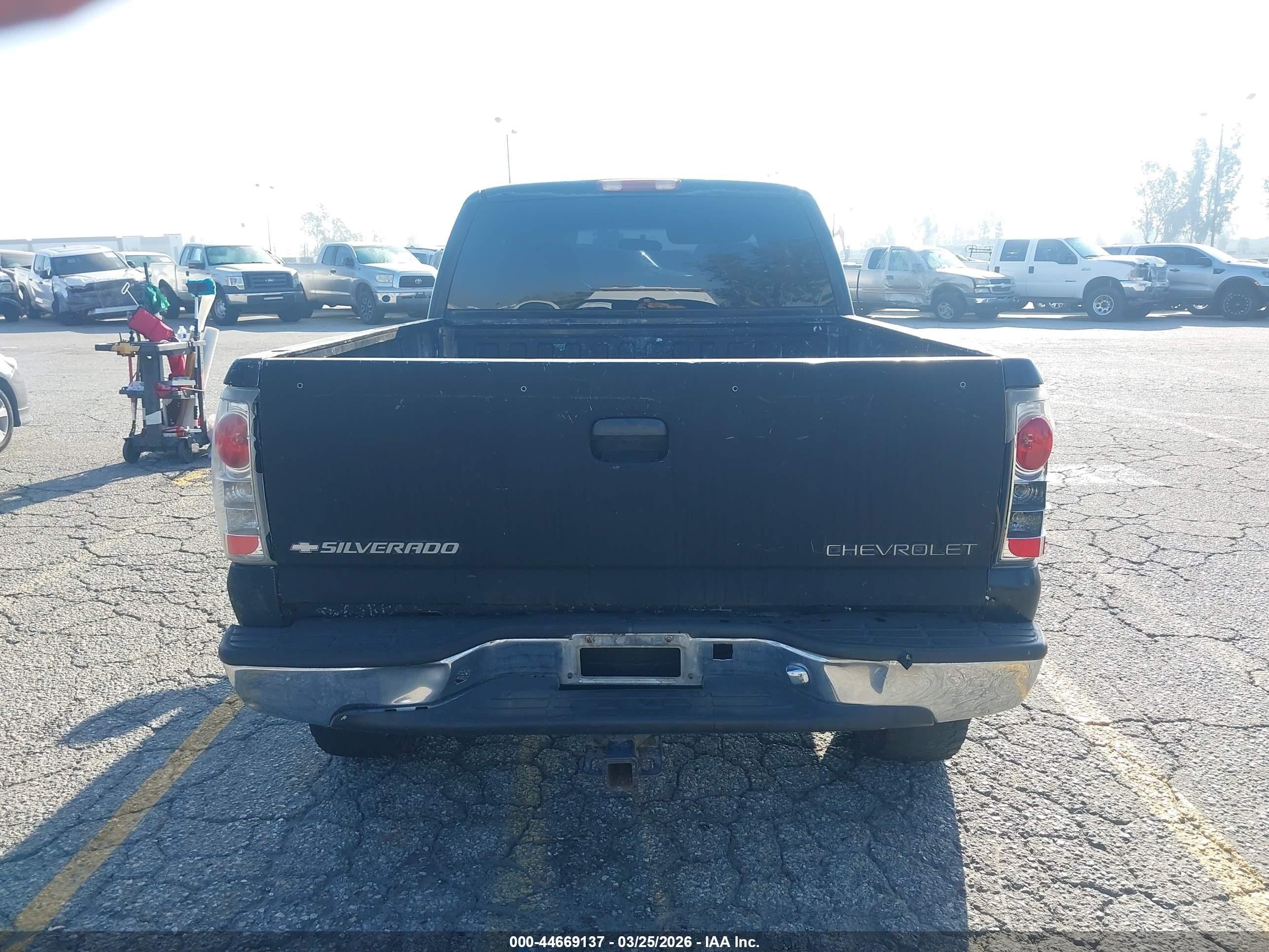 2000 Chevrolet Silverado 1500 Ls Черный vin: 2GCEC19V6Y1387347