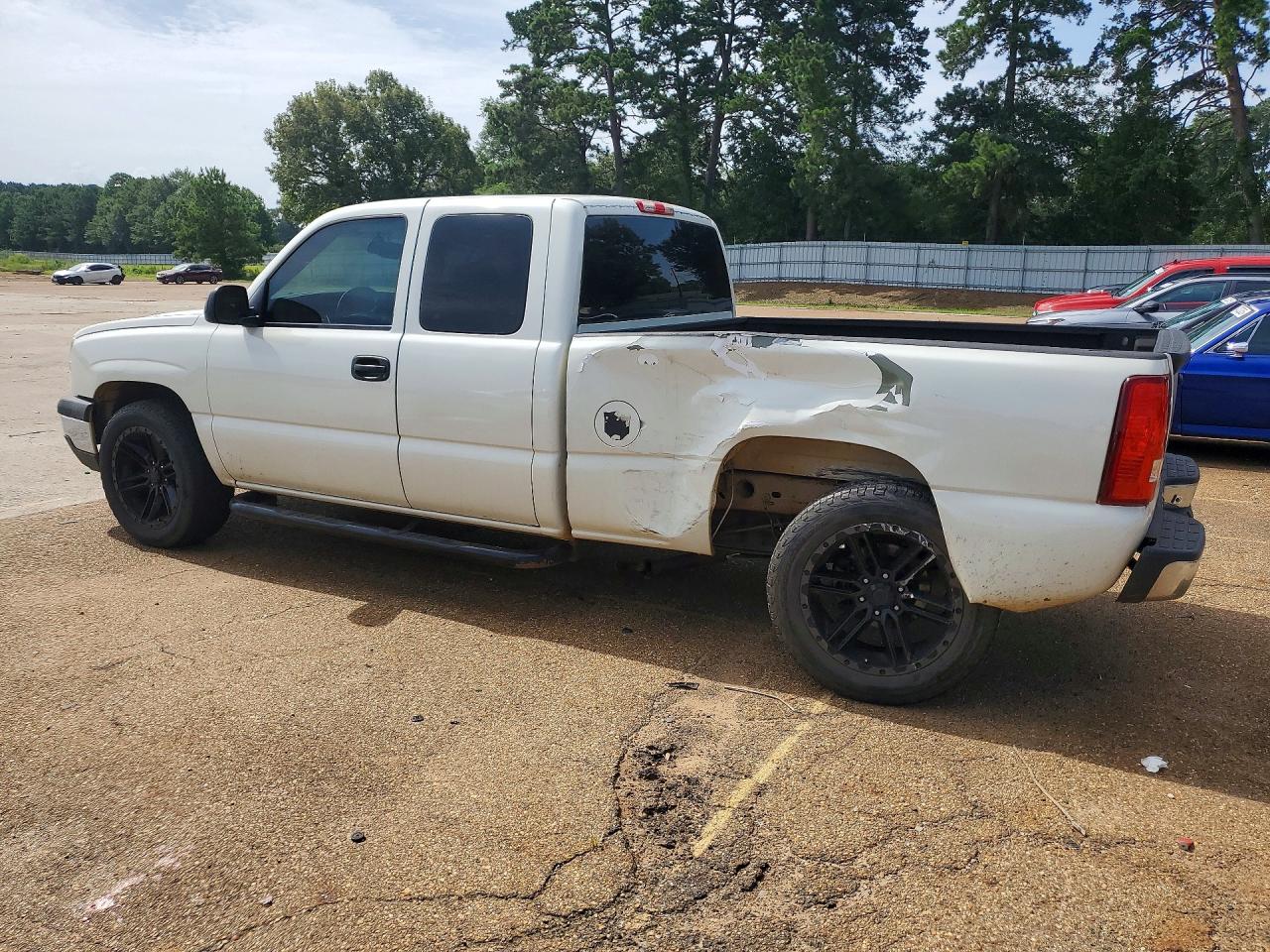 2003 Chevrolet Silverado C1500 White vin: 2GCEC19V731143151