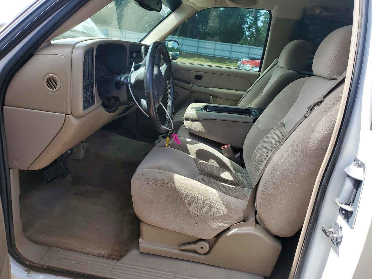 2003 Chevrolet Silverado C1500 White vin: 2GCEC19V731143151
