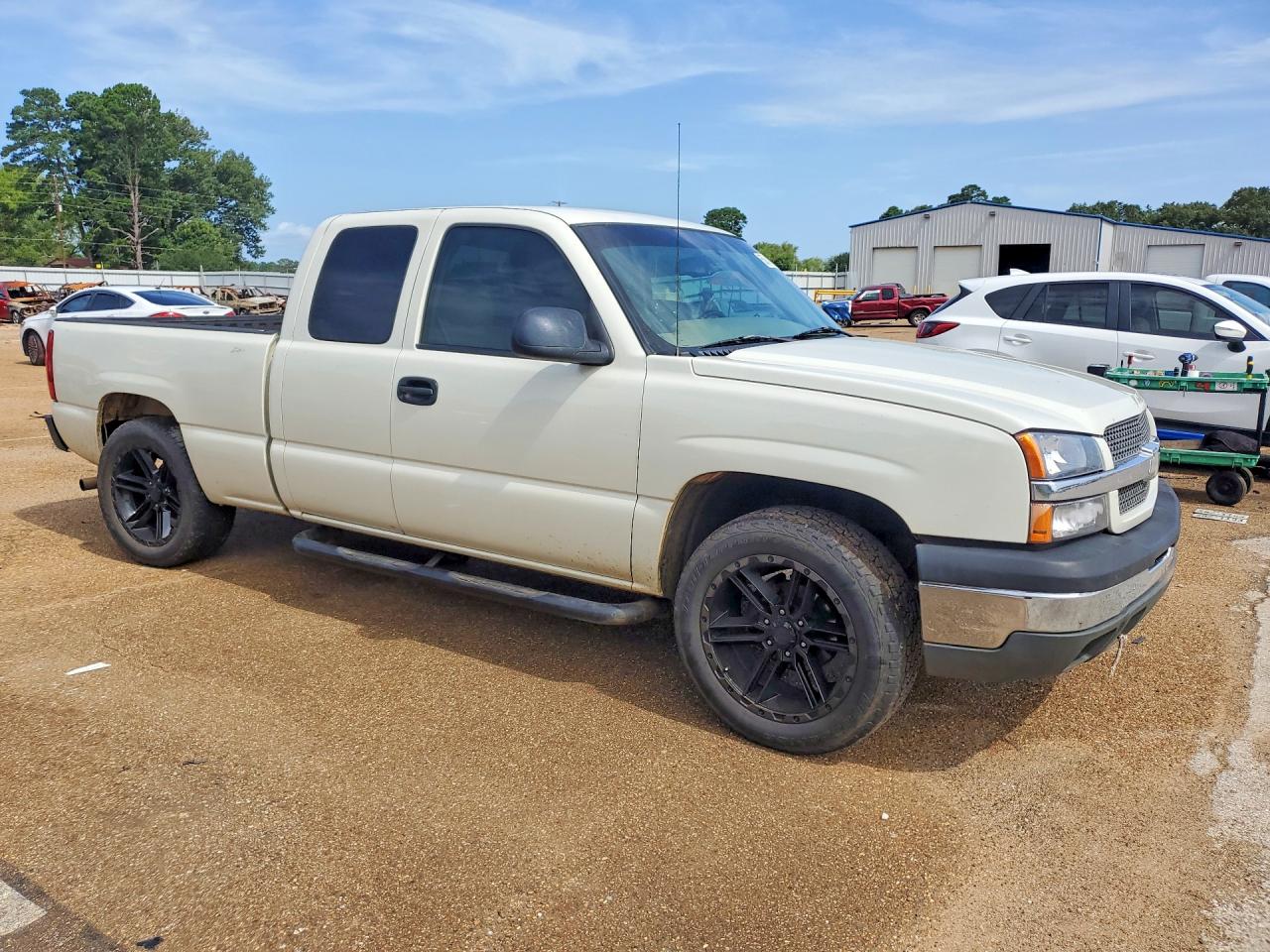 2003 Chevrolet Silverado C1500 White vin: 2GCEC19V731143151
