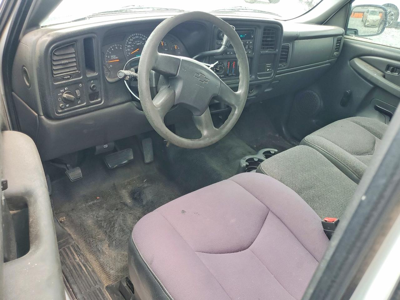 2004 Chevrolet Silverado C1500 White vin: 2GCEC19V741188141