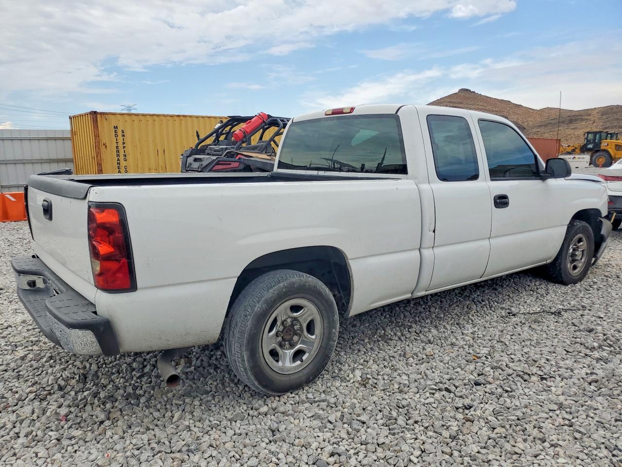 2004 Chevrolet Silverado C1500 White vin: 2GCEC19V741188141