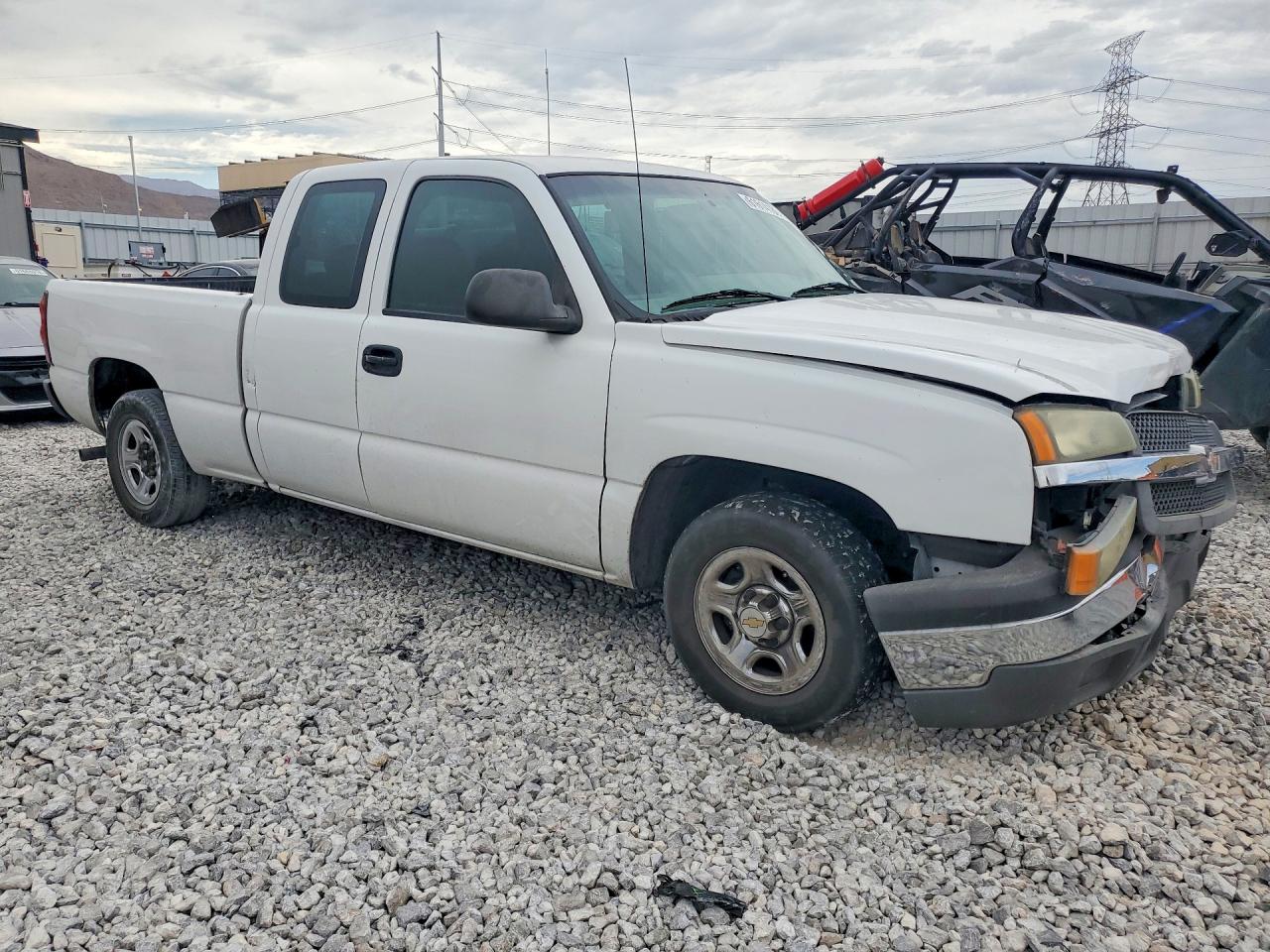 2004 Chevrolet Silverado C1500 White vin: 2GCEC19V741188141