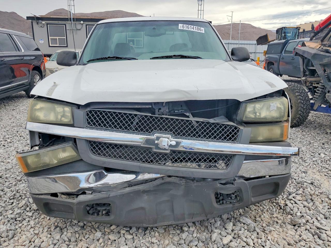 2004 Chevrolet Silverado C1500 White vin: 2GCEC19V741188141