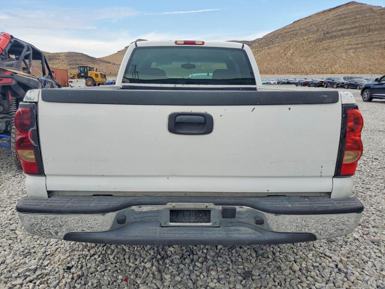 2004 Chevrolet Silverado C1500 White vin: 2GCEC19V741188141