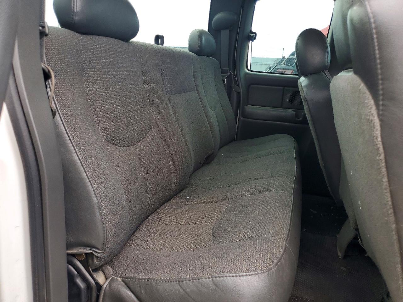 2004 Chevrolet Silverado C1500 White vin: 2GCEC19V741188141