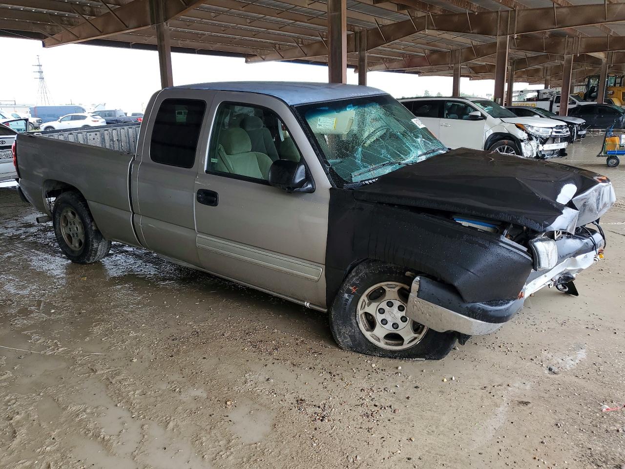 2004 Chevrolet Silverado C1500 Silver vin: 2GCEC19V741323098