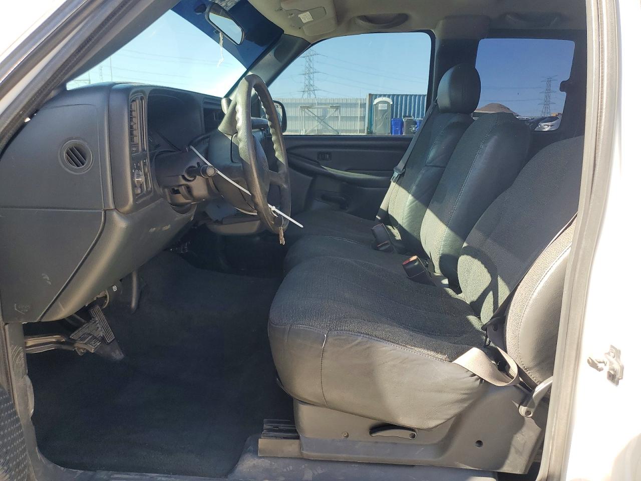 1999 Chevrolet Silverado C1500 White vin: 2GCEC19V7X1172400