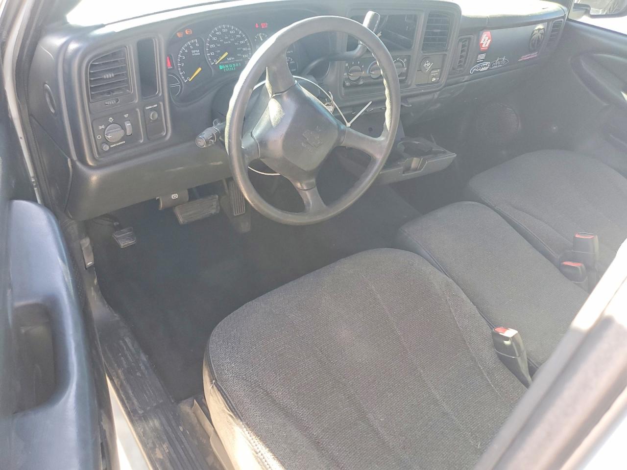 1999 Chevrolet Silverado C1500 White vin: 2GCEC19V7X1172400