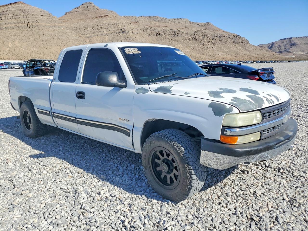 1999 Chevrolet Silverado C1500 White vin: 2GCEC19V7X1172400