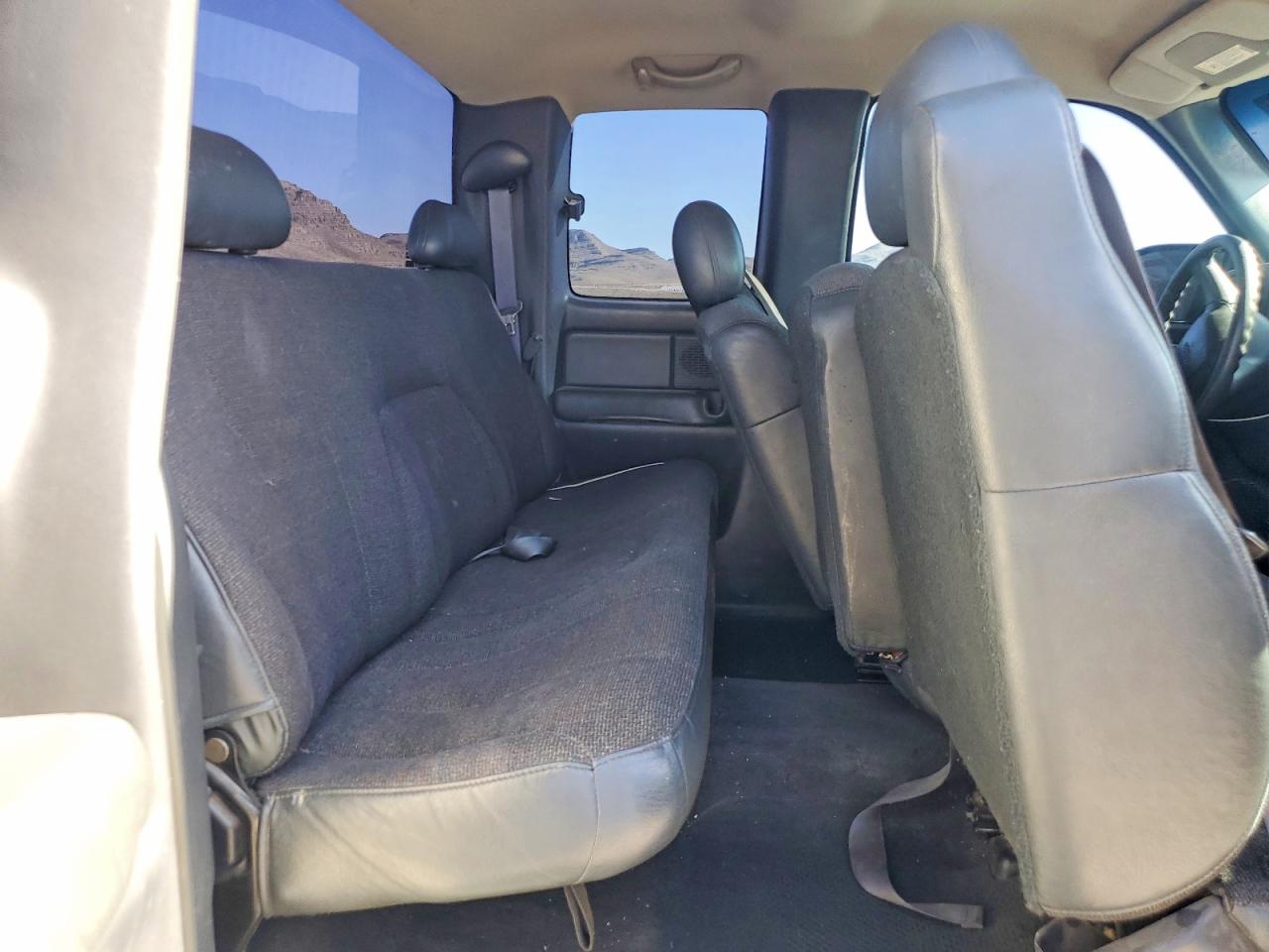1999 Chevrolet Silverado C1500 White vin: 2GCEC19V7X1172400