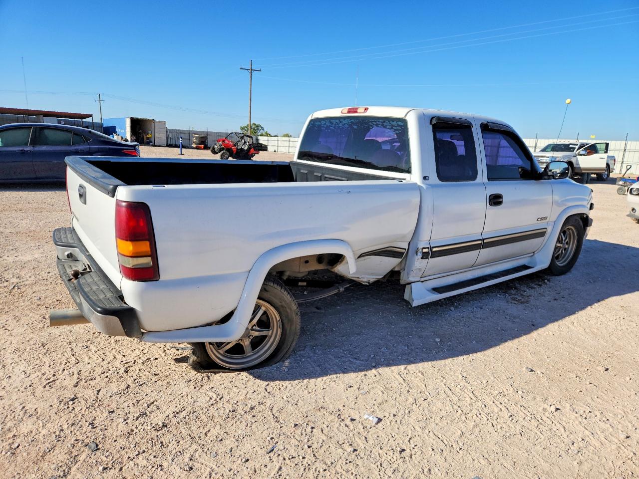 2001 Chevrolet Silverado C1500 Белый vin: 2GCEC19V811114464