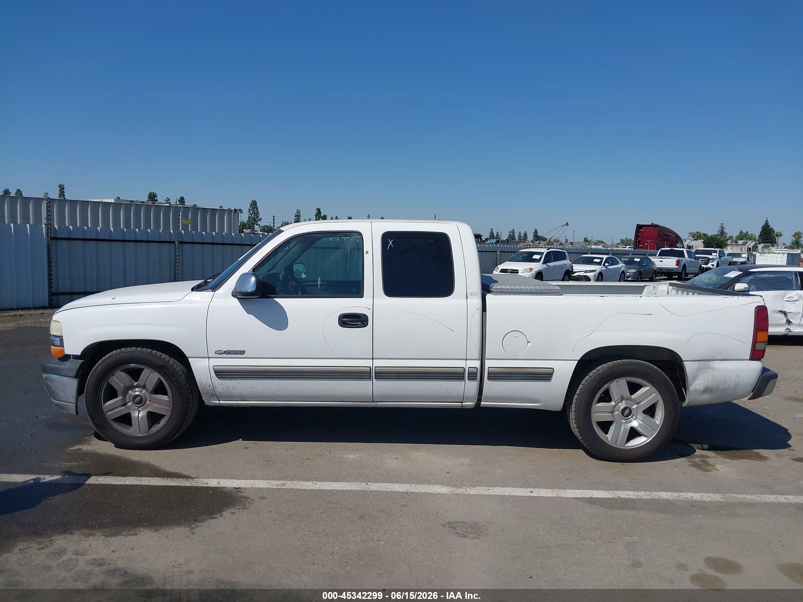 2002 Chevrolet Silverado 1500 Ls Белый vin: 2GCEC19V821425703