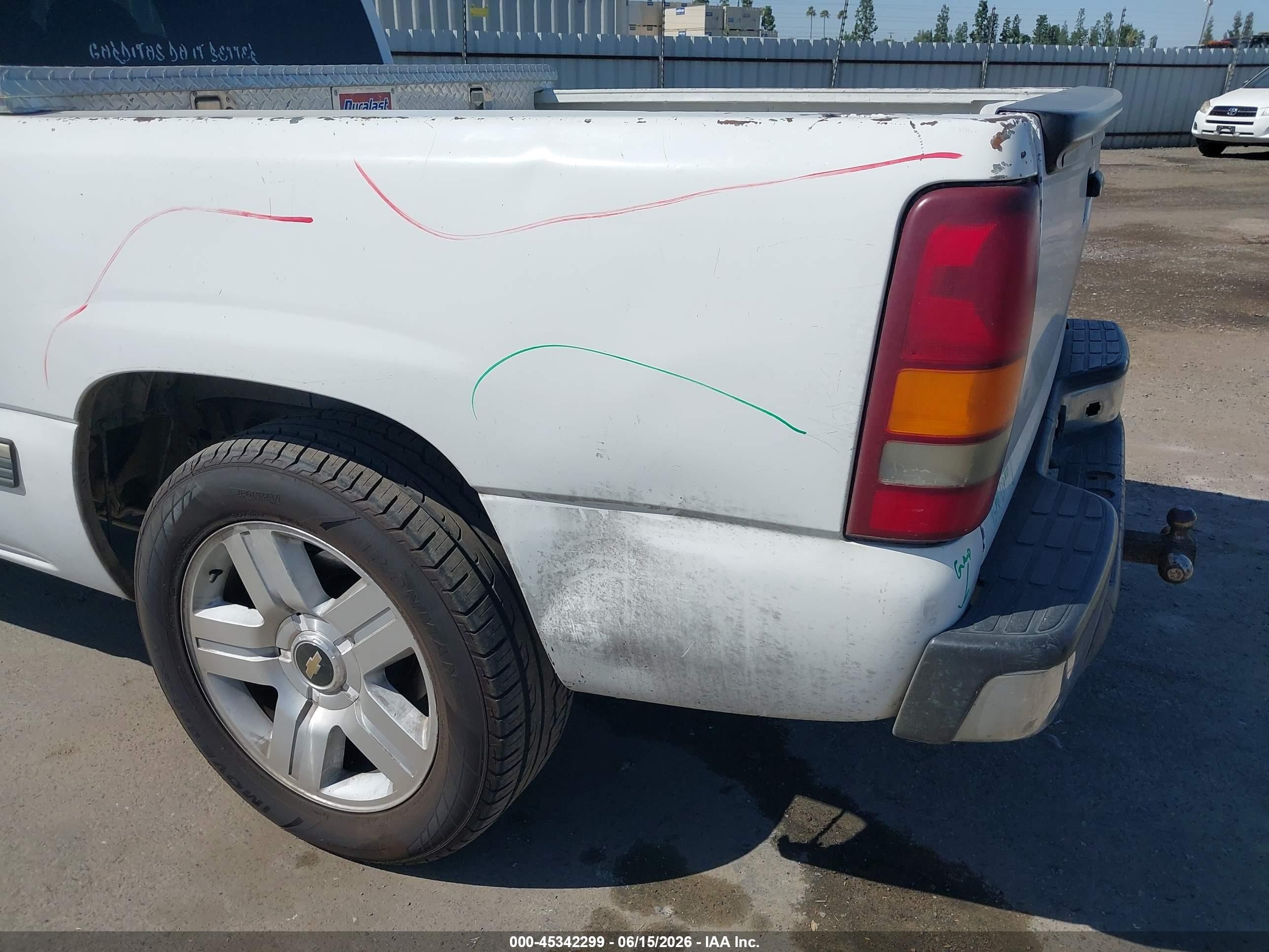 2002 Chevrolet Silverado 1500 Ls Белый vin: 2GCEC19V821425703