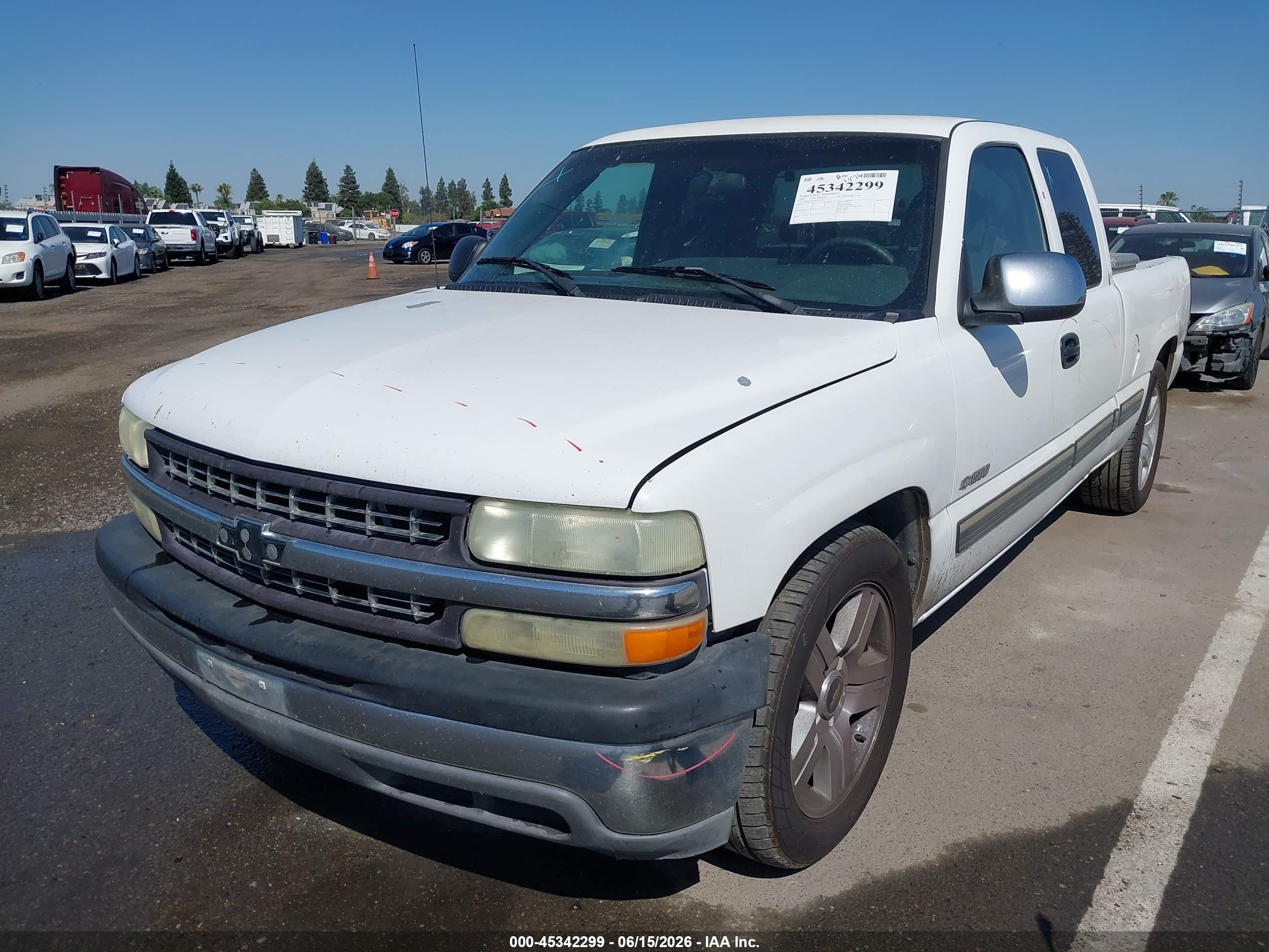 2002 Chevrolet Silverado 1500 Ls Белый vin: 2GCEC19V821425703