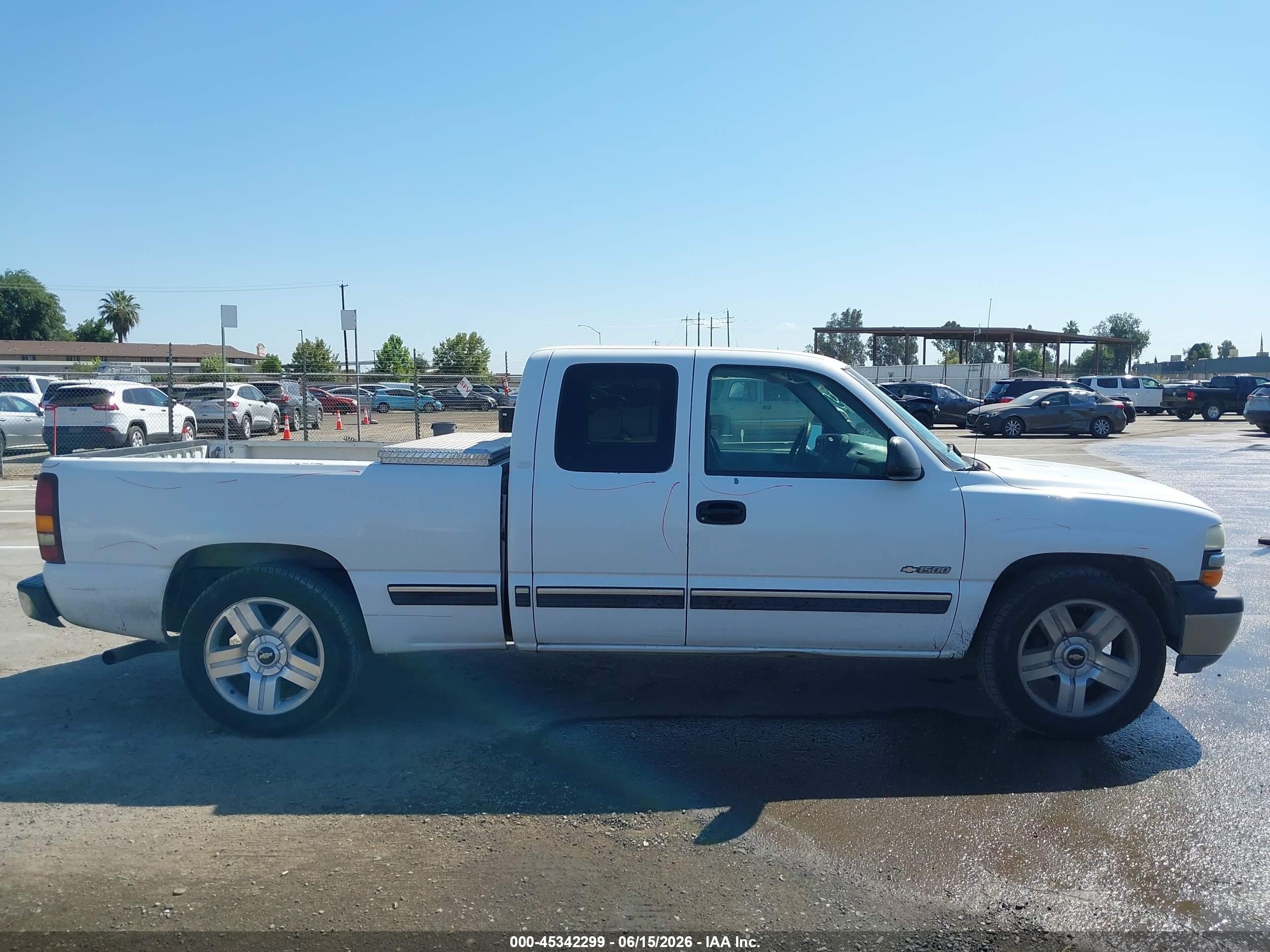 2002 Chevrolet Silverado 1500 Ls Белый vin: 2GCEC19V821425703
