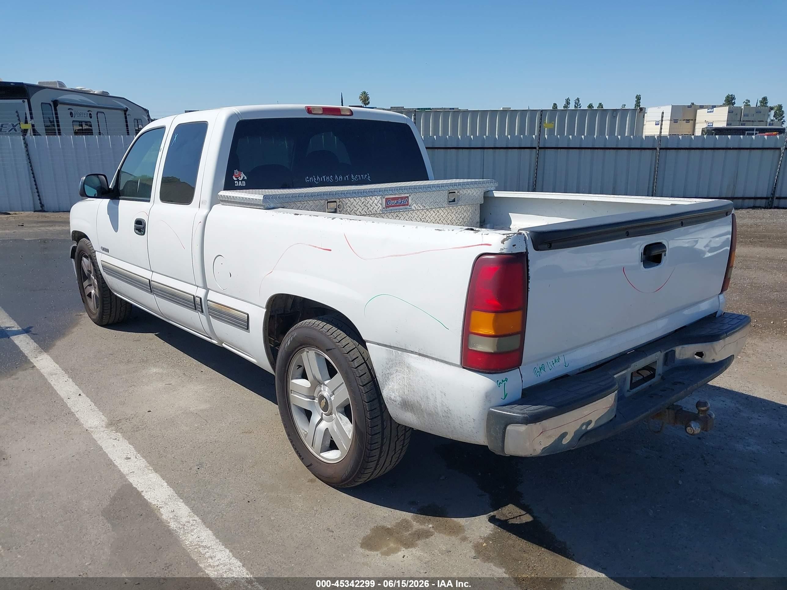 2002 Chevrolet Silverado 1500 Ls Белый vin: 2GCEC19V821425703