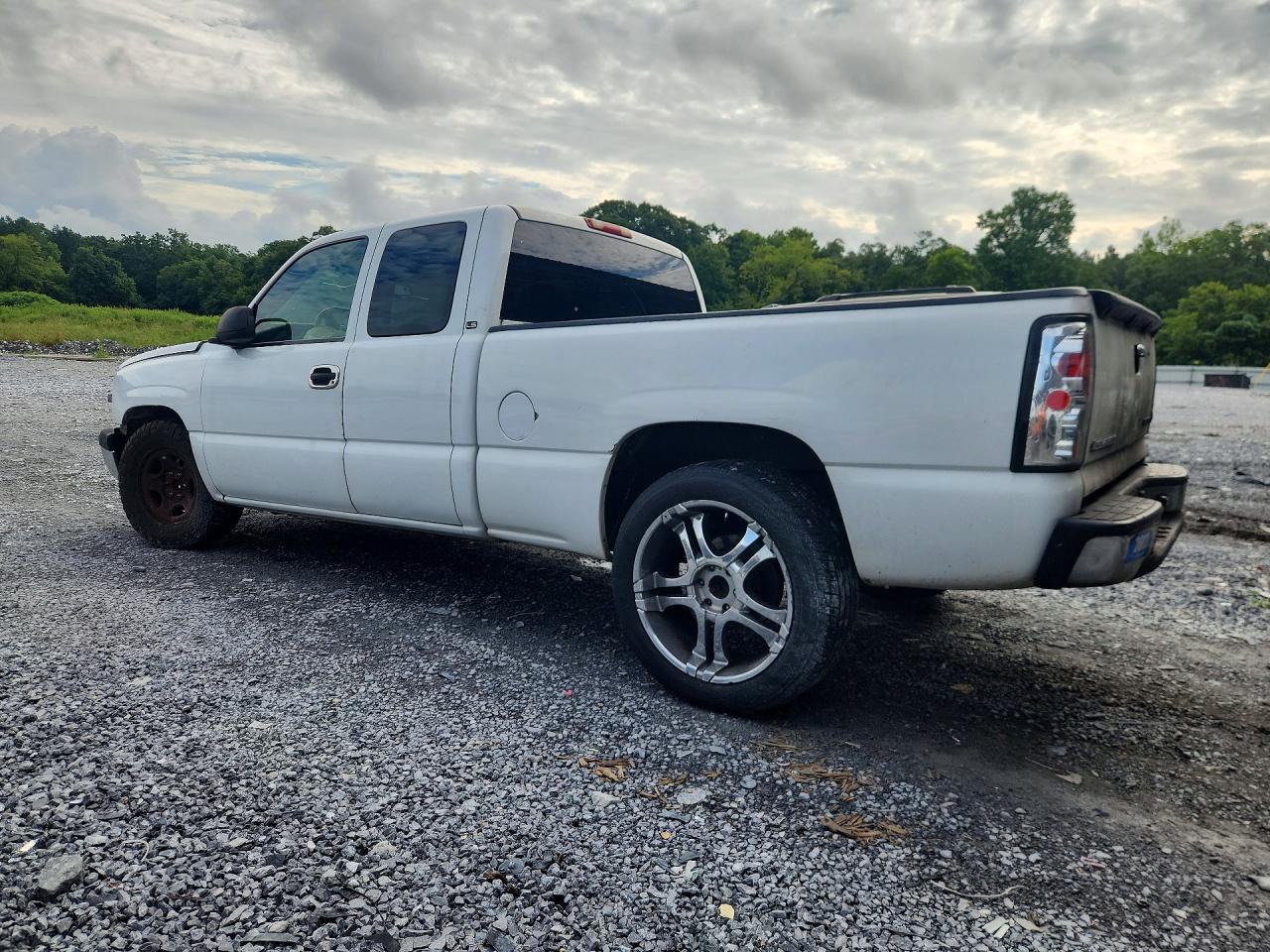2004 Chevrolet Silverado C1500 White vin: 2GCEC19V841107664