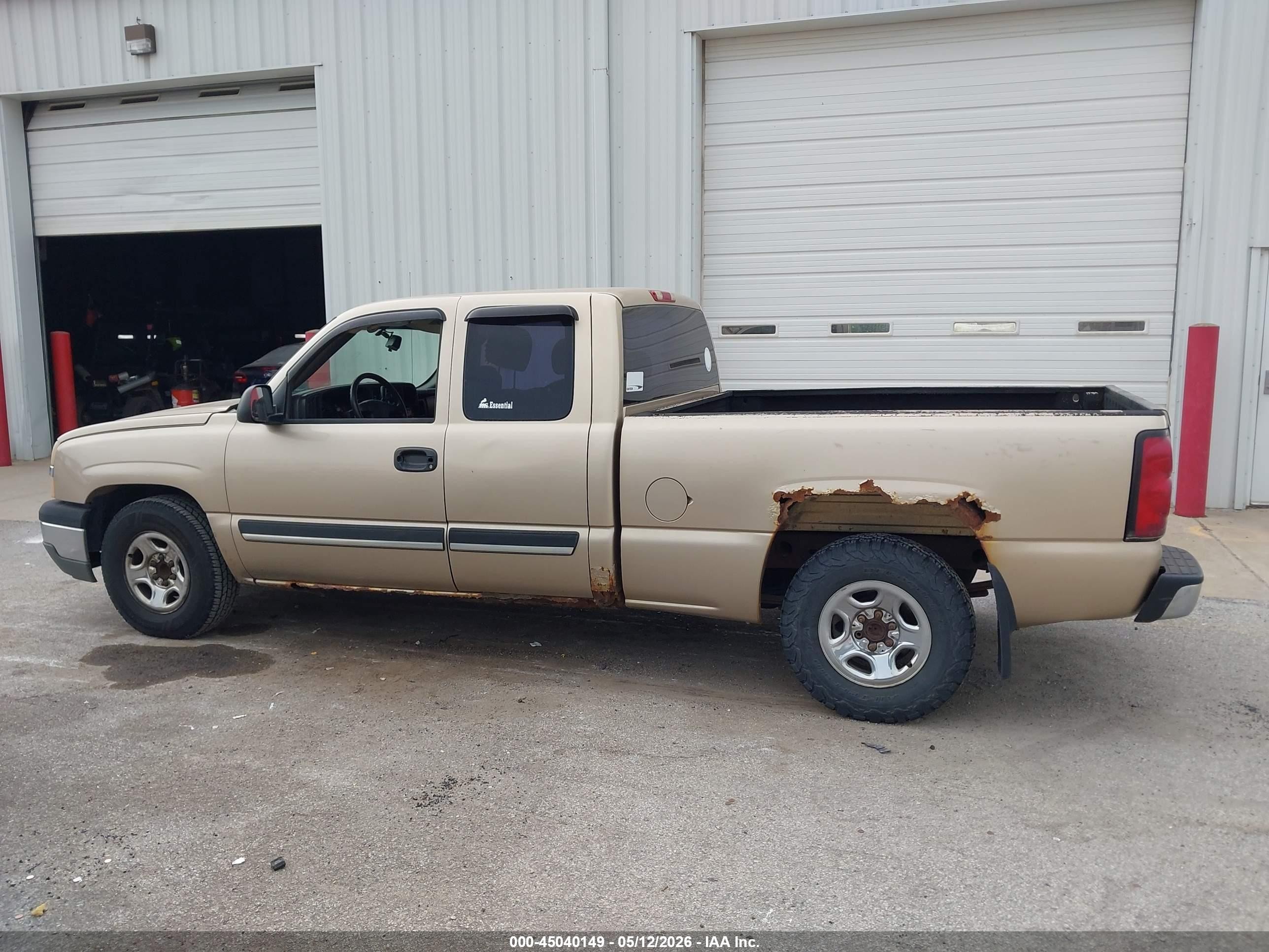 2004 Chevrolet Silverado 1500   Gold vin: 2GCEC19V841247469