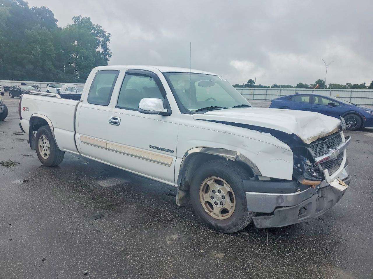 2004 Chevrolet Silverado C1500 White vin: 2GCEC19V841302700