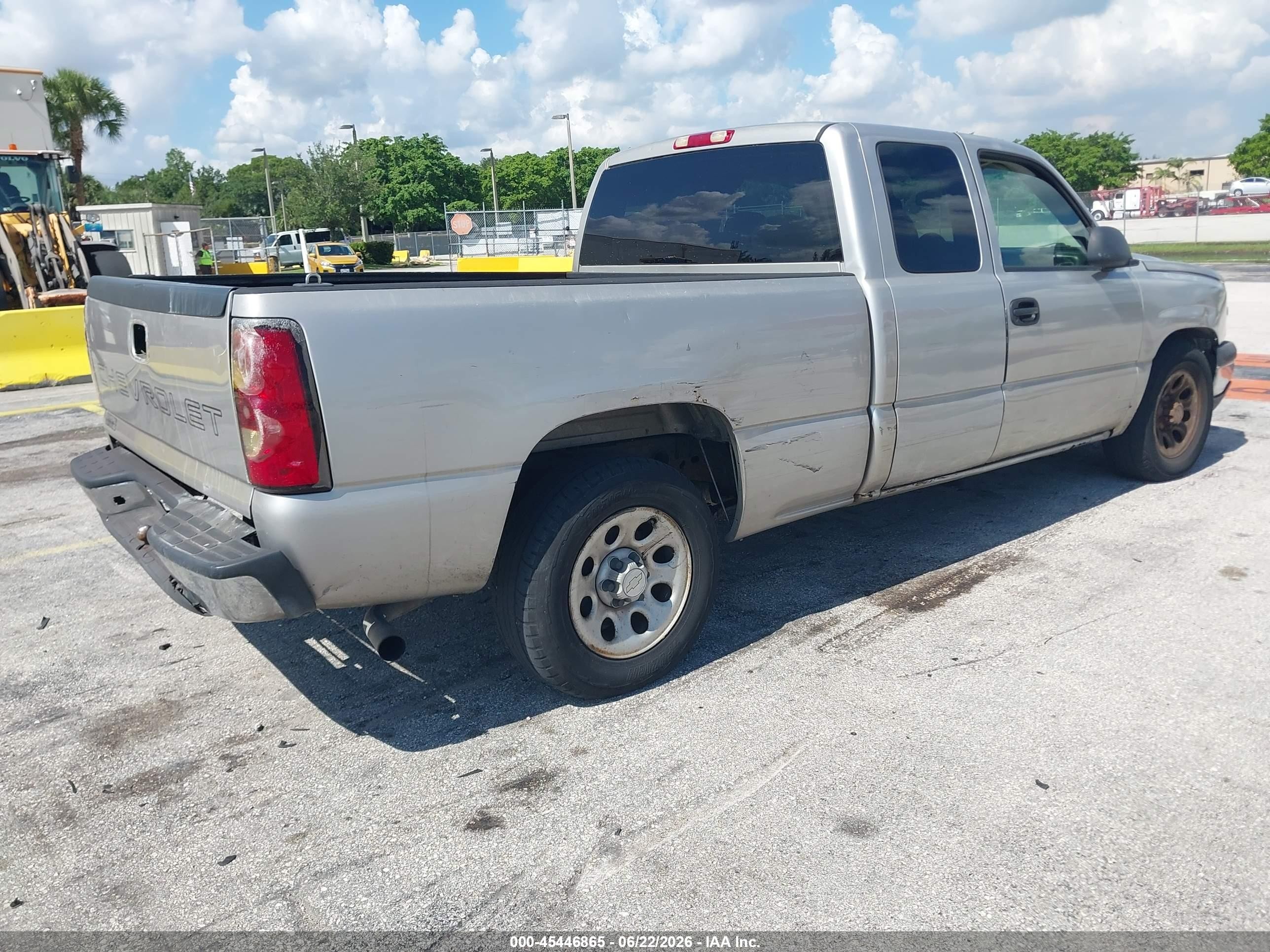 2006 Chevrolet Silverado 1500 Work Truck Серебряный vin: 2GCEC19V861144040