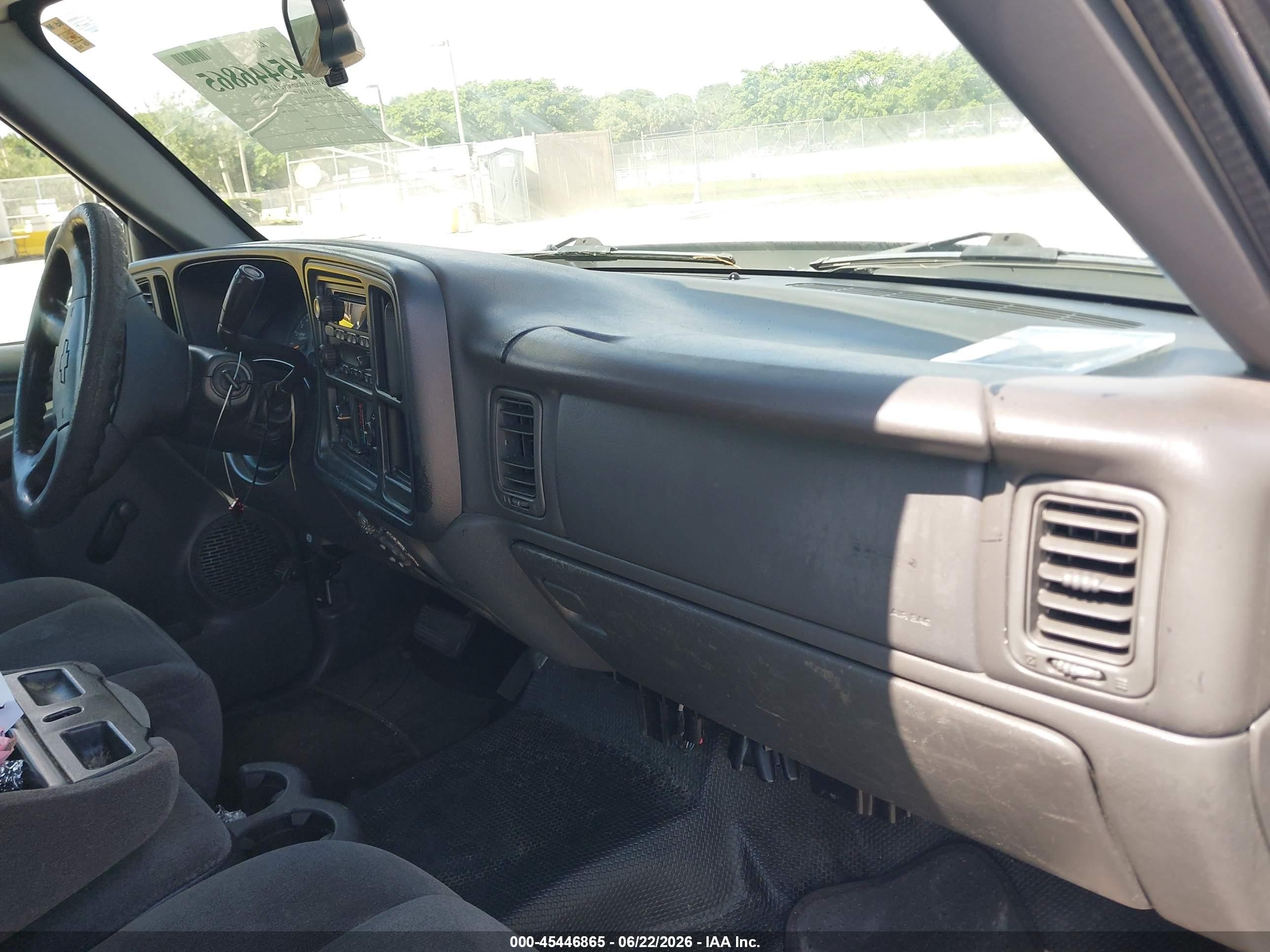 2006 Chevrolet Silverado 1500 Work Truck Серебряный vin: 2GCEC19V861144040
