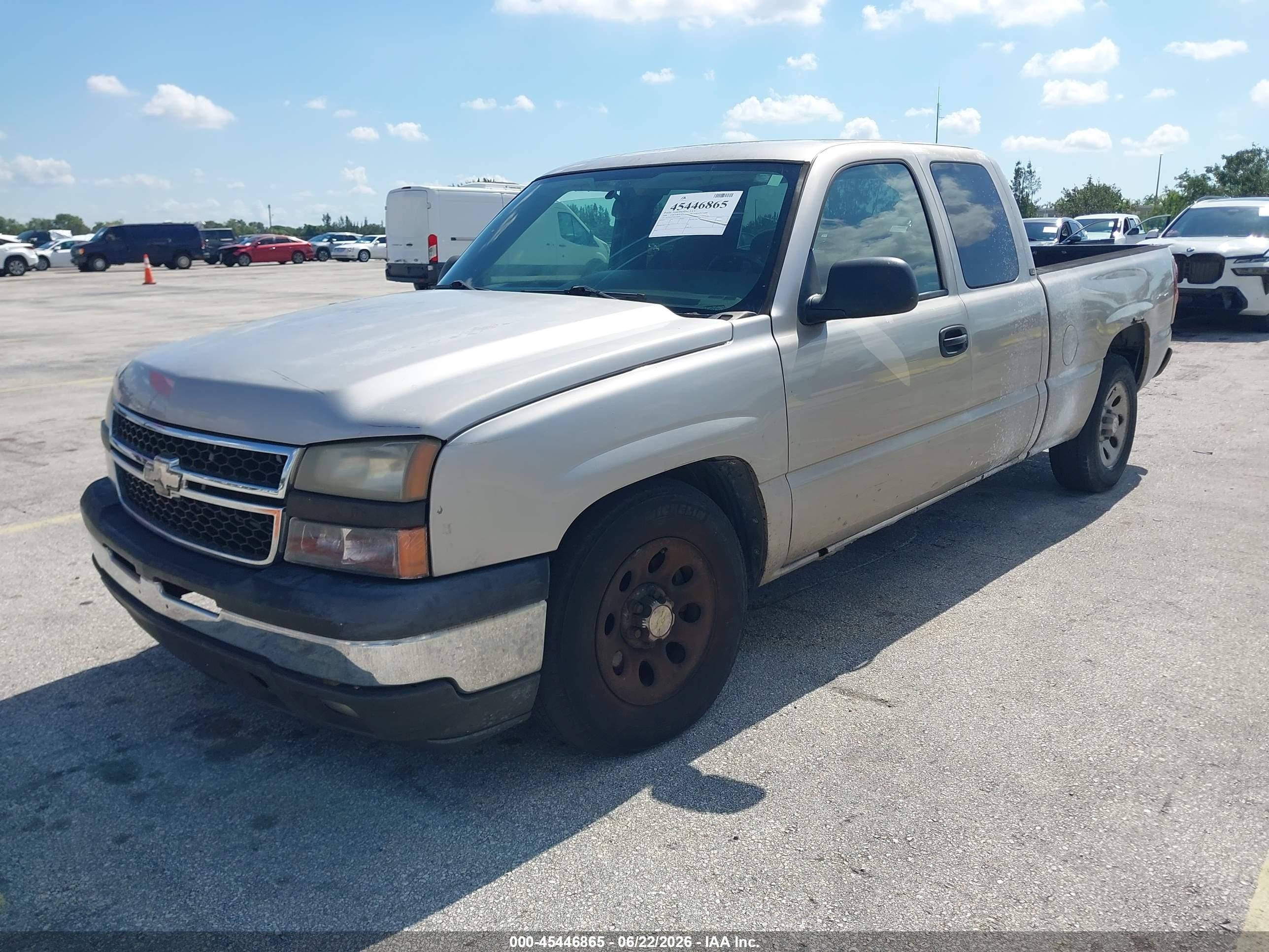 2006 Chevrolet Silverado 1500 Work Truck Серебряный vin: 2GCEC19V861144040