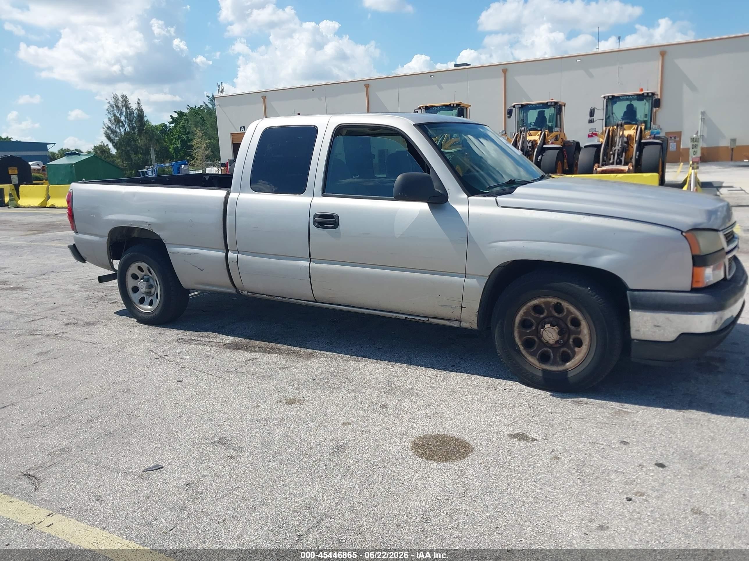 2006 Chevrolet Silverado 1500 Work Truck Серебряный vin: 2GCEC19V861144040