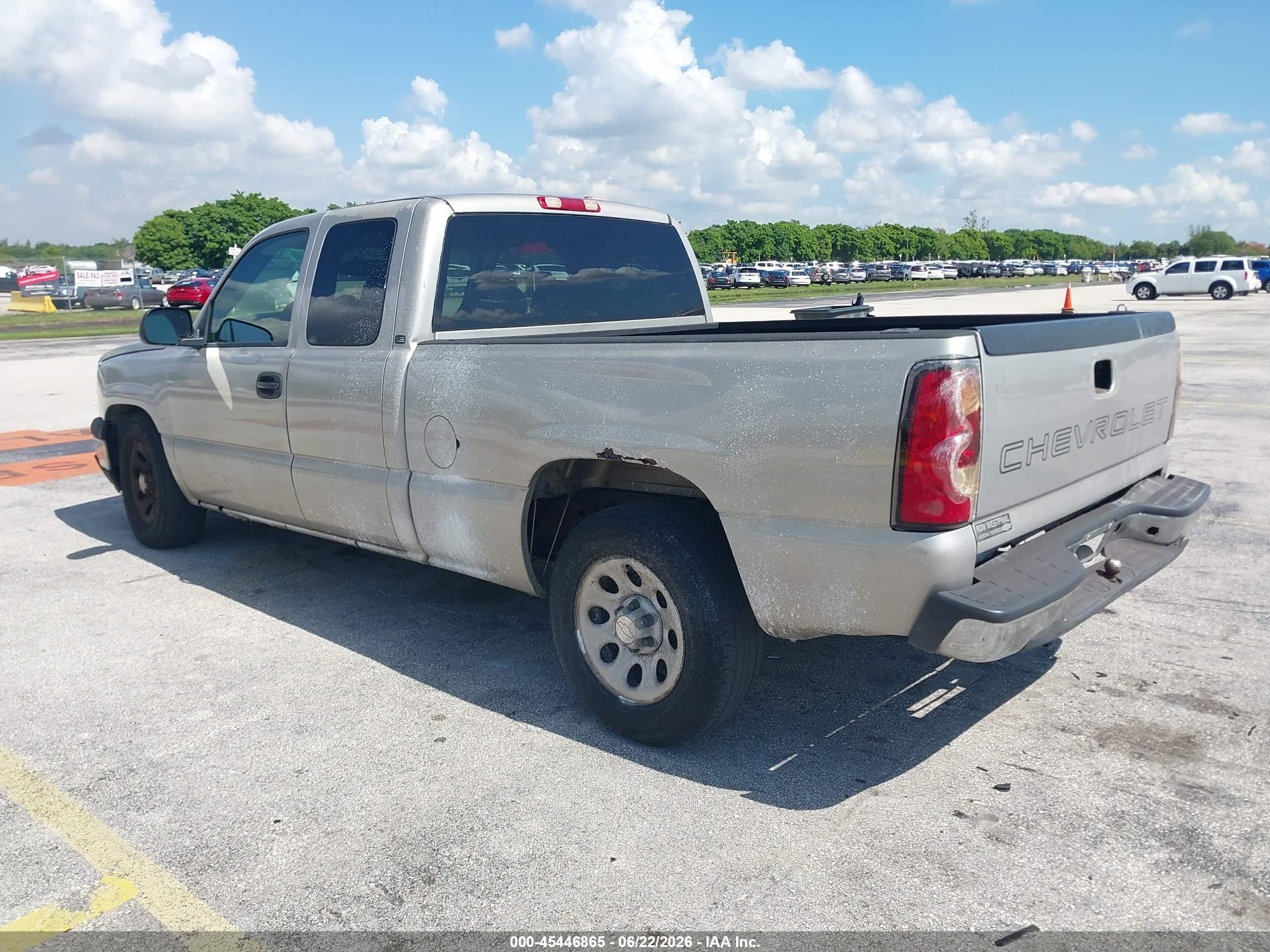 2006 Chevrolet Silverado 1500 Work Truck Серебряный vin: 2GCEC19V861144040