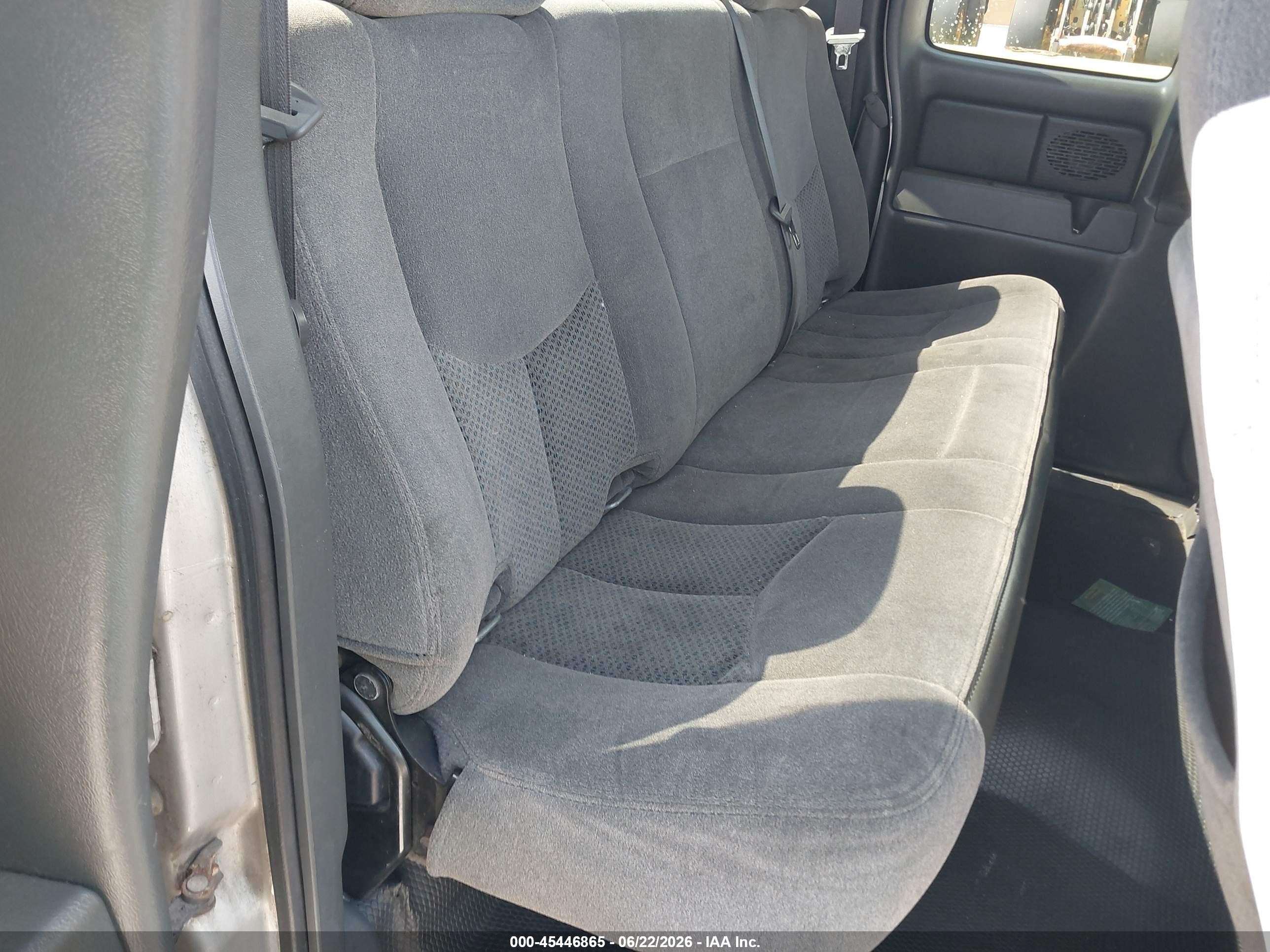 2006 Chevrolet Silverado 1500 Work Truck Серебряный vin: 2GCEC19V861144040