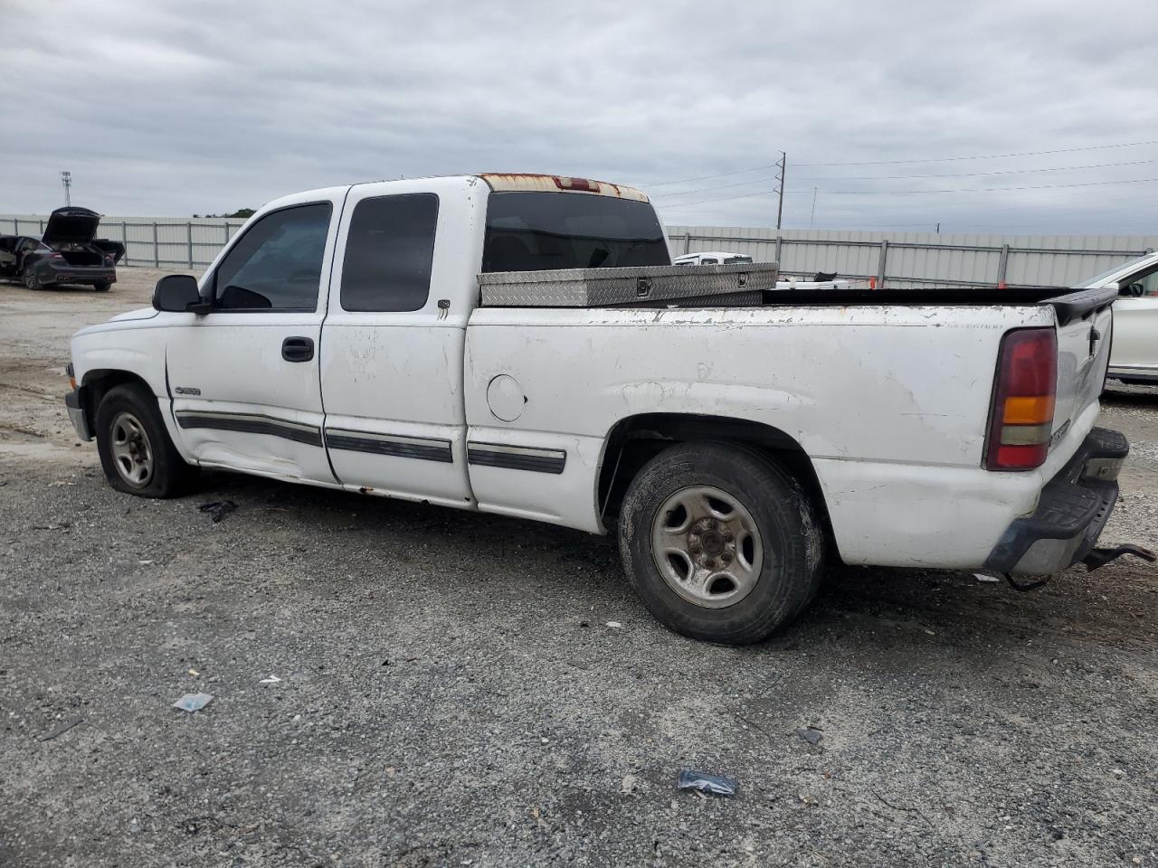 2000 Chevrolet Silverado C1500 White vin: 2GCEC19V8Y1193077