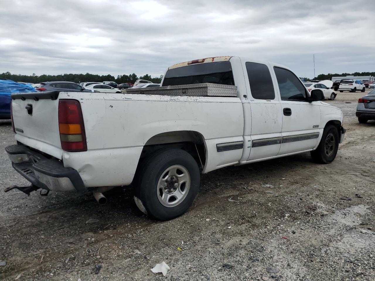 2000 Chevrolet Silverado C1500 White vin: 2GCEC19V8Y1193077