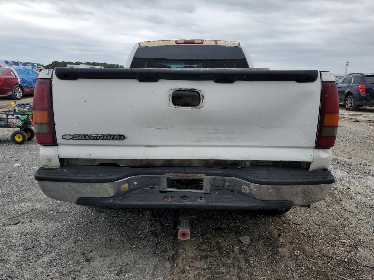 2000 Chevrolet Silverado C1500 White vin: 2GCEC19V8Y1193077