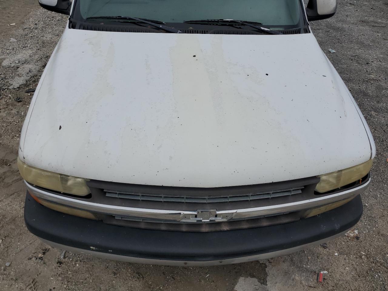 2000 Chevrolet Silverado C1500 White vin: 2GCEC19V8Y1193077