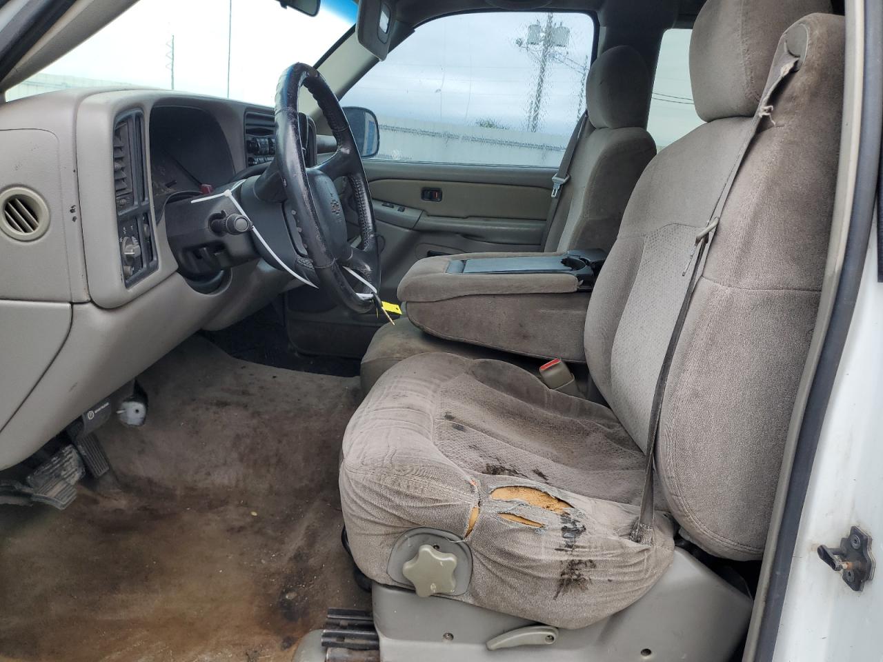 2000 Chevrolet Silverado C1500 White vin: 2GCEC19V8Y1193077