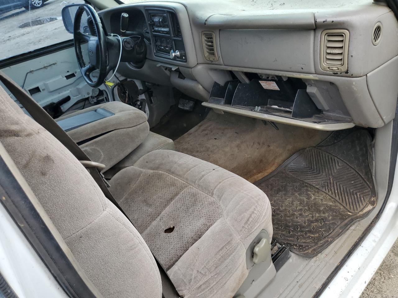 2000 Chevrolet Silverado C1500 White vin: 2GCEC19V8Y1193077